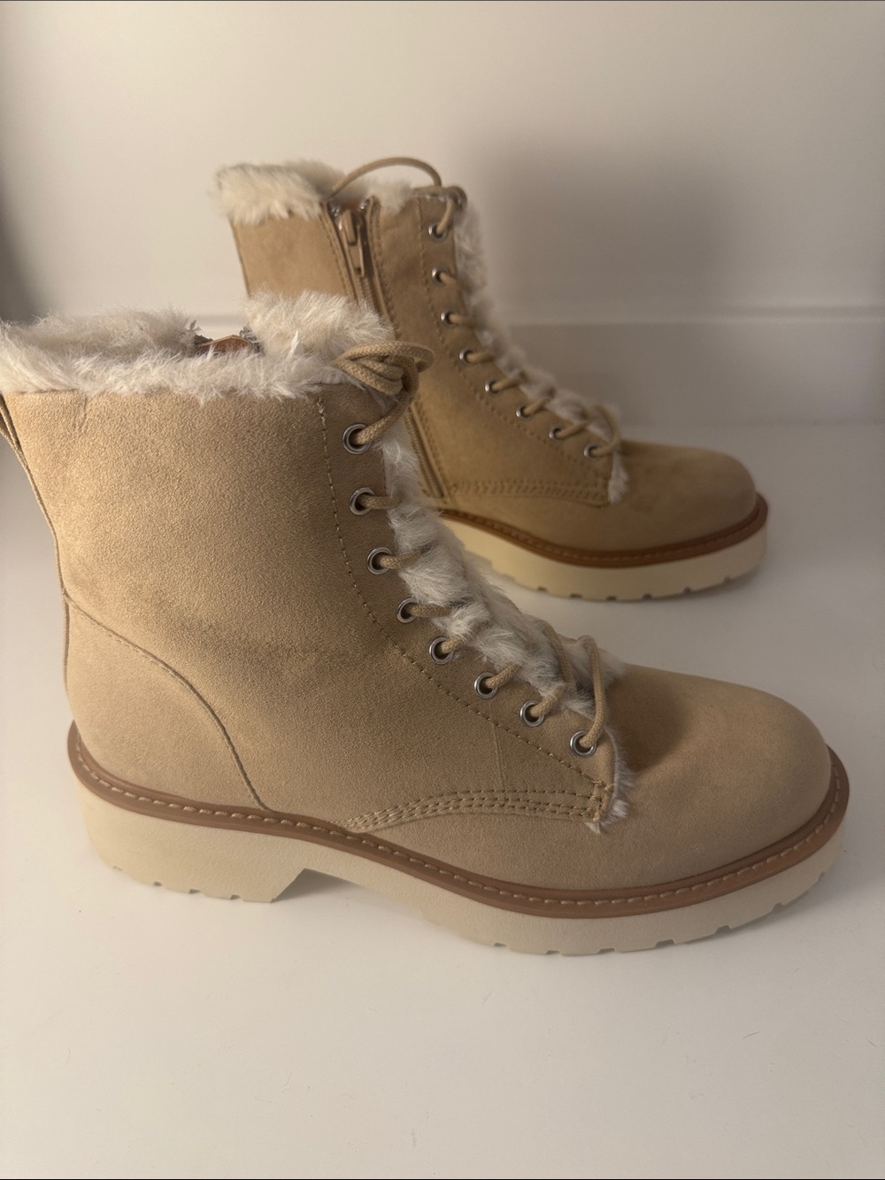 Madden Girl Carra Ankle Boots w/Cream Faux Fur Lining & Lug Soles - Size 9.5